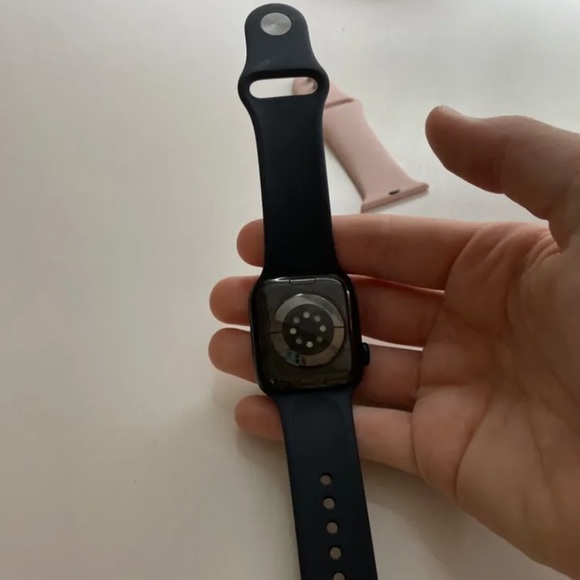 APPLE WATCH SERIES 8! 41MM. PERFECT CONDITON - Picture 2 of 2